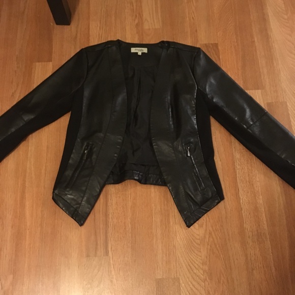 I am selling a size large leather jacket. - Picture 2 of 3